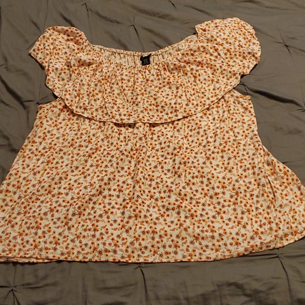 3/$25 🤑 Torrid Floral Print Ruffle Top 5